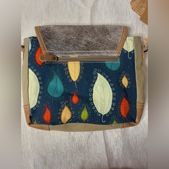 Cacophony Small & Cross Body - Picture 7 of 7